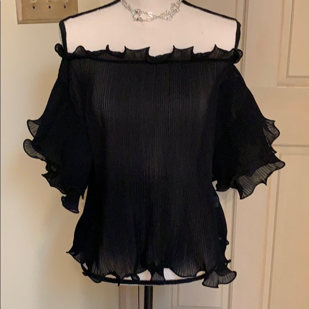 ⚡️⚡️Boohoo black top (NWT)